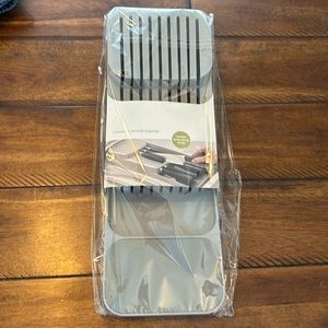 Compact 2 tier knife organizer